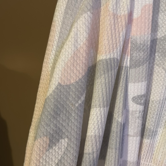 Light pink camouflage shrug. - Picture 3 of 5